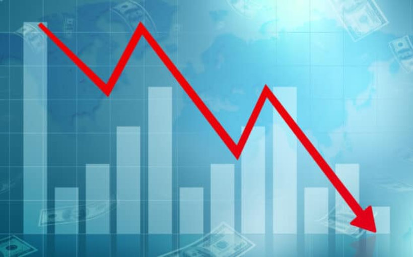 Consumer Confidence Drops to 4-Year Lows, Inflation Expectations Rise