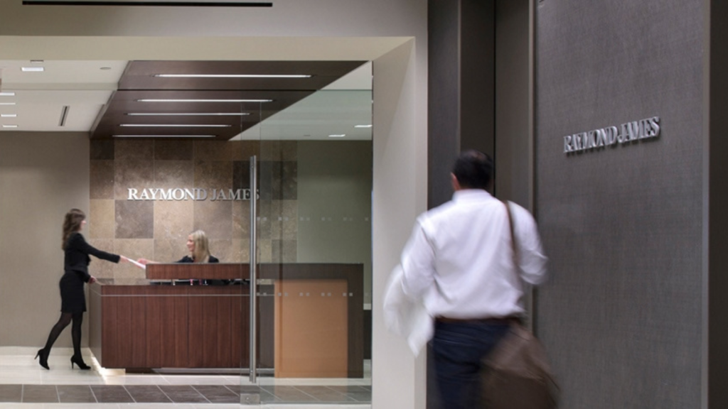 Raymond James Debuts Private/Public Markets Model Portfolios for UHNW Clients